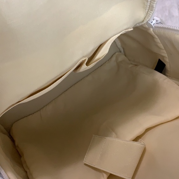 Guess Bagpack - Picture 7 of 9